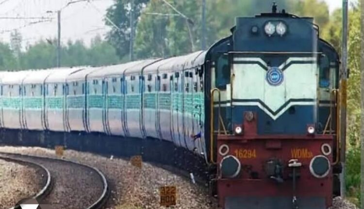 पूर्वोत्तर रेलवे त्योहारों के मद्देनजर ट्रेन के फेरे बढ़ाए