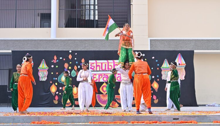 माधवराव सिंधिया पब्लिक स्कूल में दीवाली पर हुआ रंगारंग कार्यक्रम का आयोजन