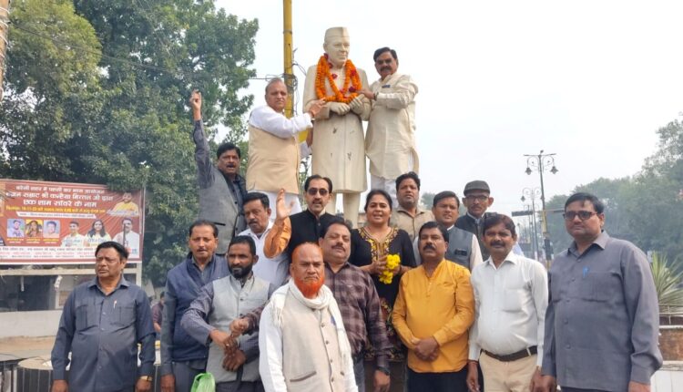 महानगर कांग्रेस कमेटी ने मनाई पूर्व प्रधानमंत्री स्वर्गीय जवाहरलाल नेहरू की जयंती