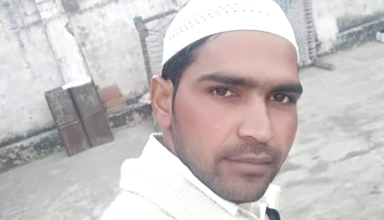 लकड़ी लेकर जा रही ट्रैक्टर ट्राली में अज्ञात वाहन ने मारी टक्कर टैक्टर चालक की मौत