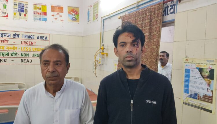 स्कूटी खड़ी करने को लेकर हुआ विवाद चाचा भतीजे को किया घायल