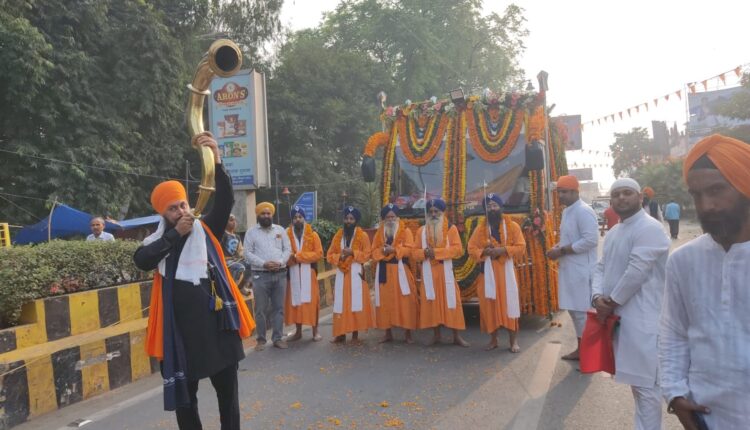 गुरबाणी का कीर्तन गायन कर निकाला नगर कीर्तन संगत हुई निहाल