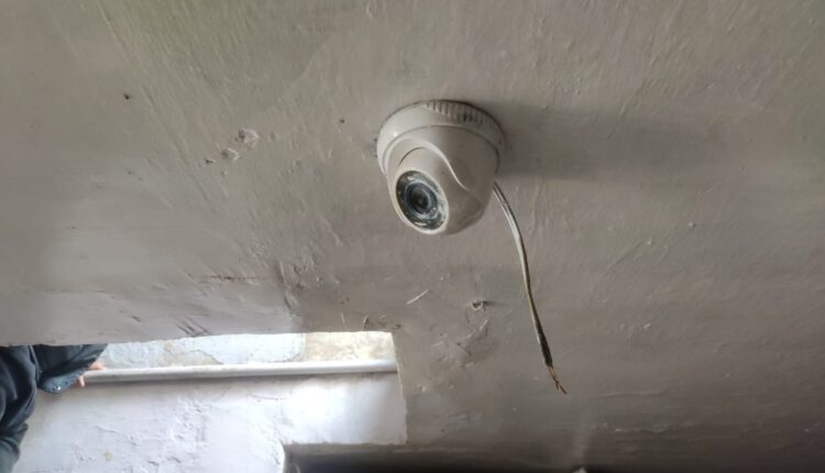 सीसीटीवी के तार काटकर बारादरी में जनरल स्टोर में चोरी