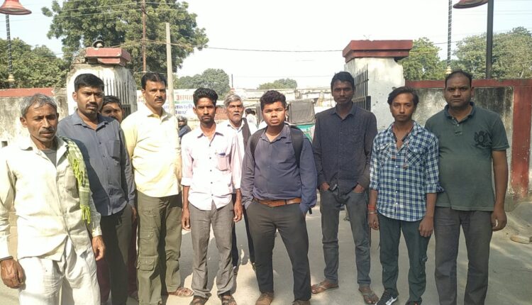 ट्रेन से कटे युवक के शव की परिजनों ने की शिनाख्त