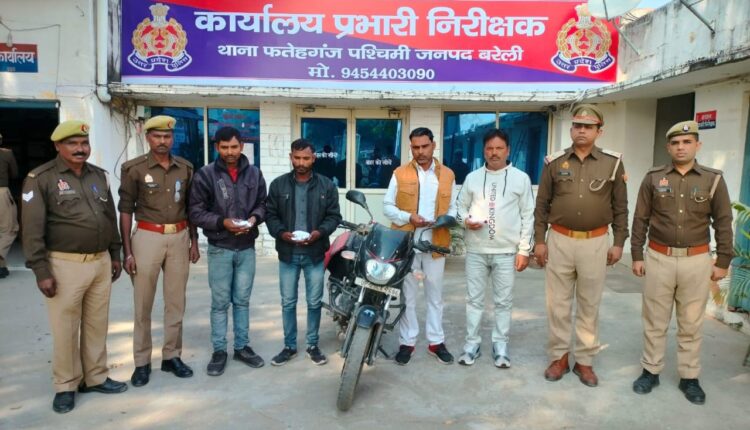 बरेली फतेहगंज पश्चिम पुलिस ने चार स्मैक तस्करो को पकड़ा लाखों की स्मैक बरामद