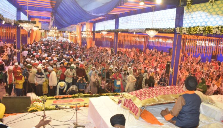 धूमधाम से मनाया गया श्री गुरु नानक देव जी का प्रकाश पर्व