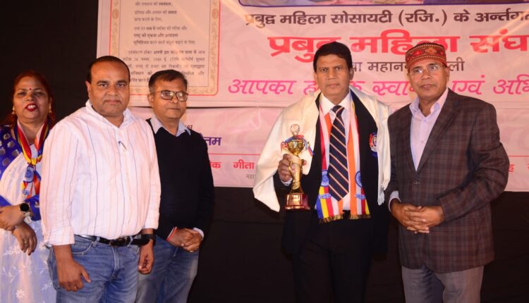 संविधान दिवस पर प्रबुद्ध महिला संघ ने किया महिलाओं को जागरूक