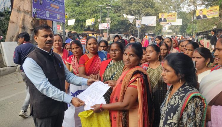 भुगतान की मांग करते हुए उत्तर प्रदेश आशा वर्कस यूनियन ने मुख्यमंत्री को भेजा ज्ञापन