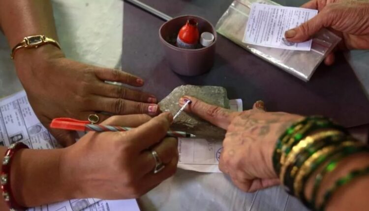 7 चरणों में होंगे लोकसभा चुनाव, विपक्ष ने खड़े किए सवाल