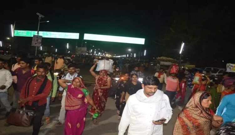 Ayodhya News: शुरू हुई 14 कोसी परिक्रमा, लाखों श्रद्धालु पहुंचे