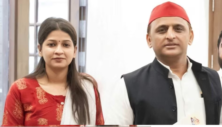 Samajwadi Party की नेता पूजा शुक्ला पर FIR, जानिए मामला