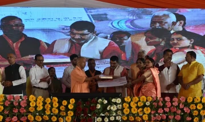 वनटांगिया गांव में बोले CM योगी- वंचितों को अधिकार और सुविधा मिलना रामराज्य