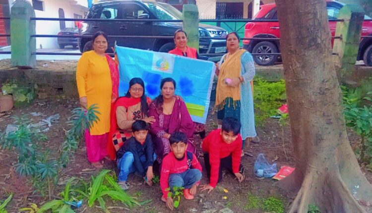 राष्ट्रीय प्रदूषण नियंत्रण दिवस पर पर्यावरण गतिविधि द्वारा किया गया पौधारोपण