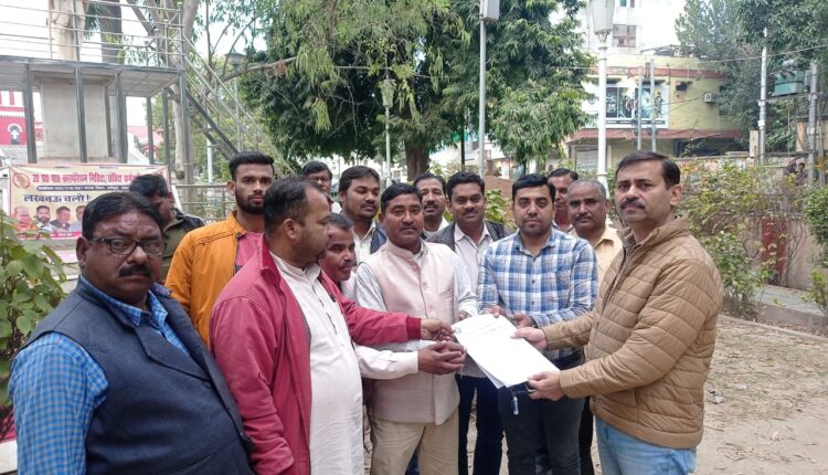 विभिन्न समस्याओं को लेकर उप्र पावर कारपोरेशन निविदा/संविदा कर्मचारी संघ ने दिया ज्ञापन