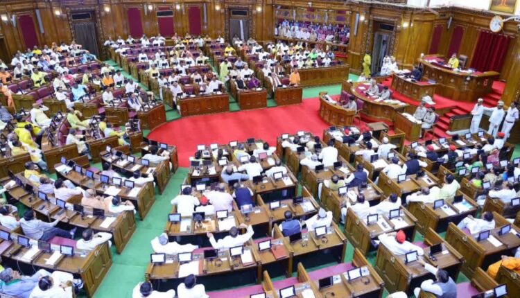 योगी के राम मंदिर के धन्यवाद प्रस्ताव पर सपा में दो फाड़, 96 विधायकों ने किया समर्थन