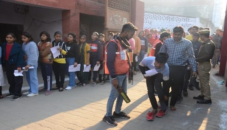 यूपी पुलिस भर्ती परीक्षा में आठ शहर से 41 सॉल्वर गिरफ्तार, मिले 150 एडमिट कार्ड