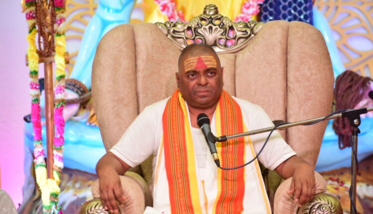 करौली शंकर महादेव धाम: कमलेश कपूर व तरुण सागर ने बाबा के चरणों में लगाई अपनी अर्जी