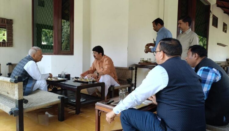 राजा भैया और नरेश उत्तम पटेल की हुई मुलाक़ात, जानिए क्या हुई बात