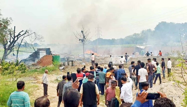 कौशाम्बी: पटाखा फैक्ट्री में विस्फोट, मुख्यमंत्री ने लिया हादसे का संज्ञान