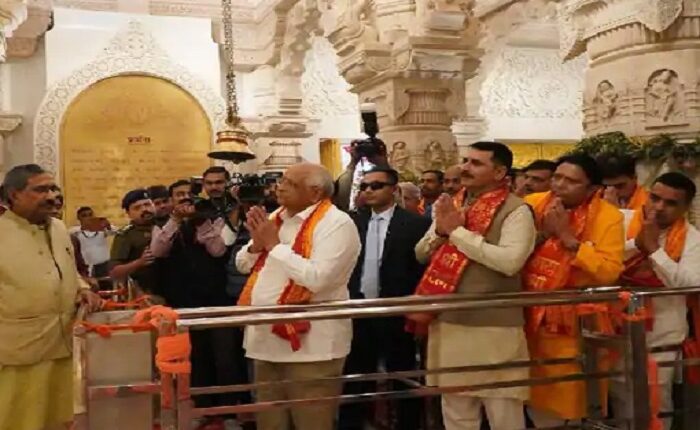 गुजरात सीएम ने कैबिनेट संग किए रामलला के दर्शन
