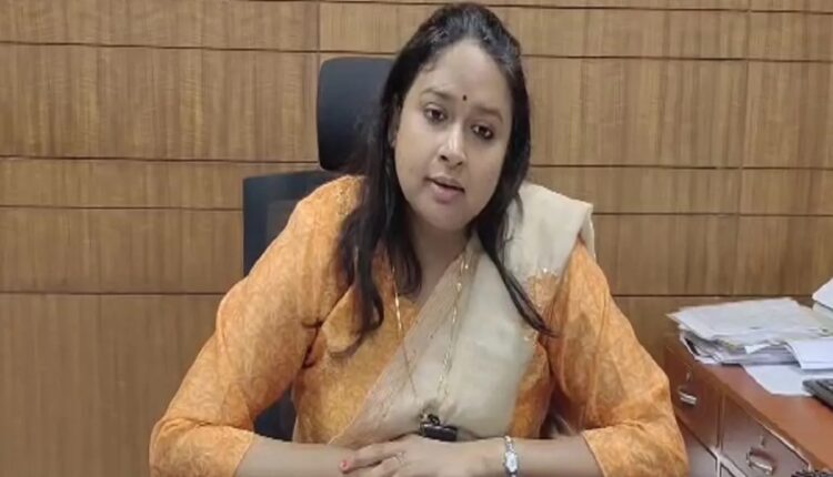 मुख्तार अंसारी के भाई अफजाल से भिड़ीं डीएम आर्यका अखौरी