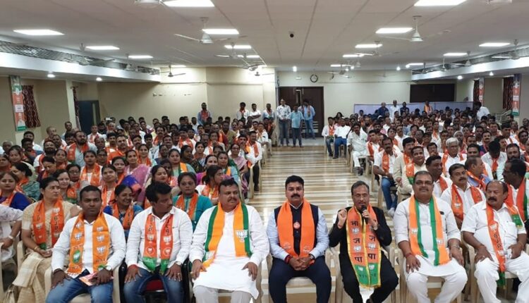 हमें एकजुट होकर परिवारवादी ताकतों को हराना है: डॉ दिनेश शर्मा