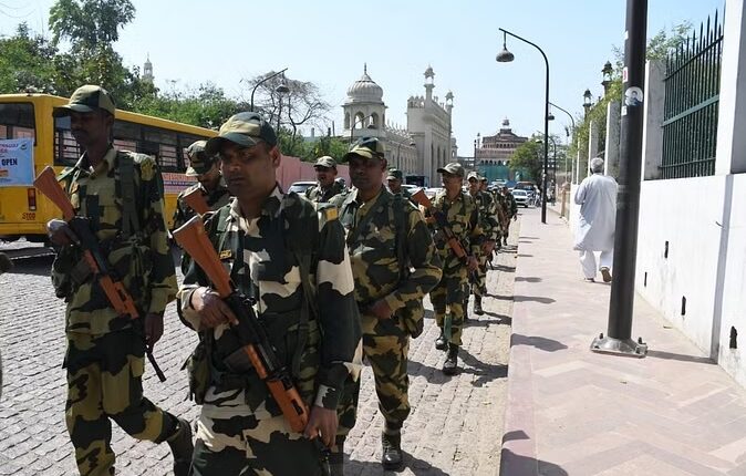 त्योहारों पर अफवाह से खराब हो सकता है माहौल, रखें नजर: मुख्य सचिव