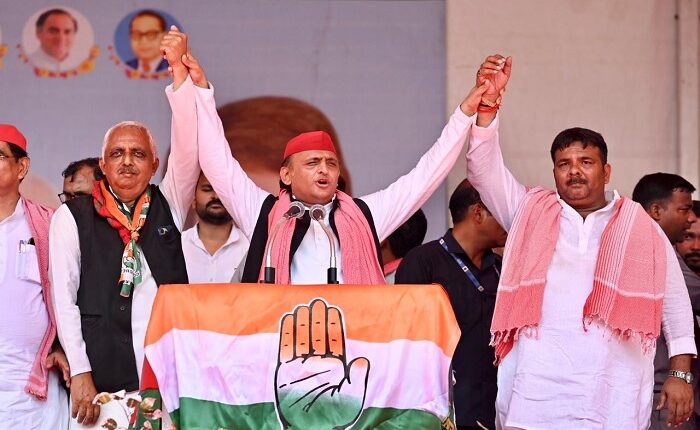 देवरिया में अखिलेश यादव