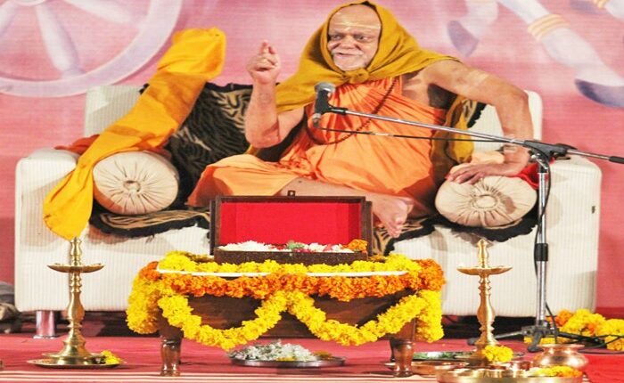 मोदी-योगी तो ईमानदार, लेकिन देश और प्रदेश में भ्रष्‍टाचार चरम पर: शंकराचार्य निश्चलानंद 