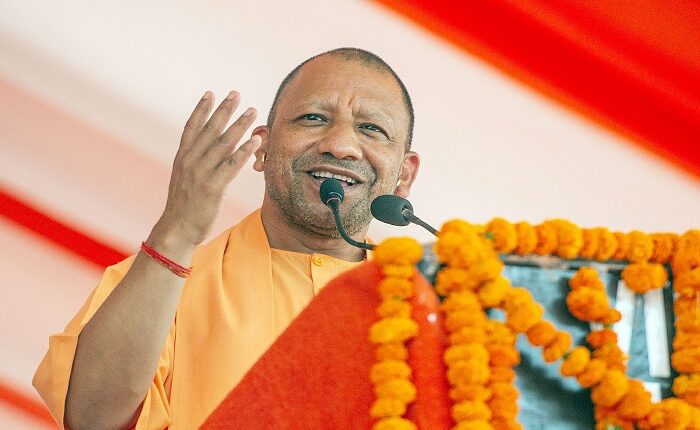 अलीगंज में सीएम योगी