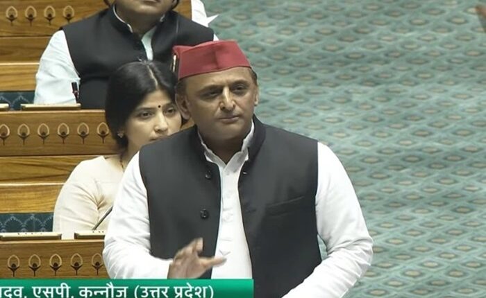 लोकसभा में अखिलेश ने कसा भाजपा और यूपी सरकार की रार पर तंज, कह दी ये बात
