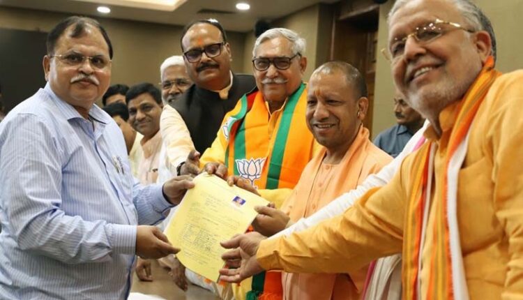 यूपी विधान परिषद उप चुनाव के लिए सीएम योगी की मौजूदगी में बीएल मौर्य ने किया नामांकन